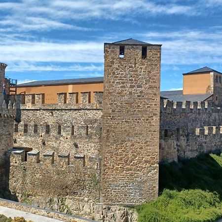 Apartamento Castillo Ponferrada. المظهر الخارجي الصورة