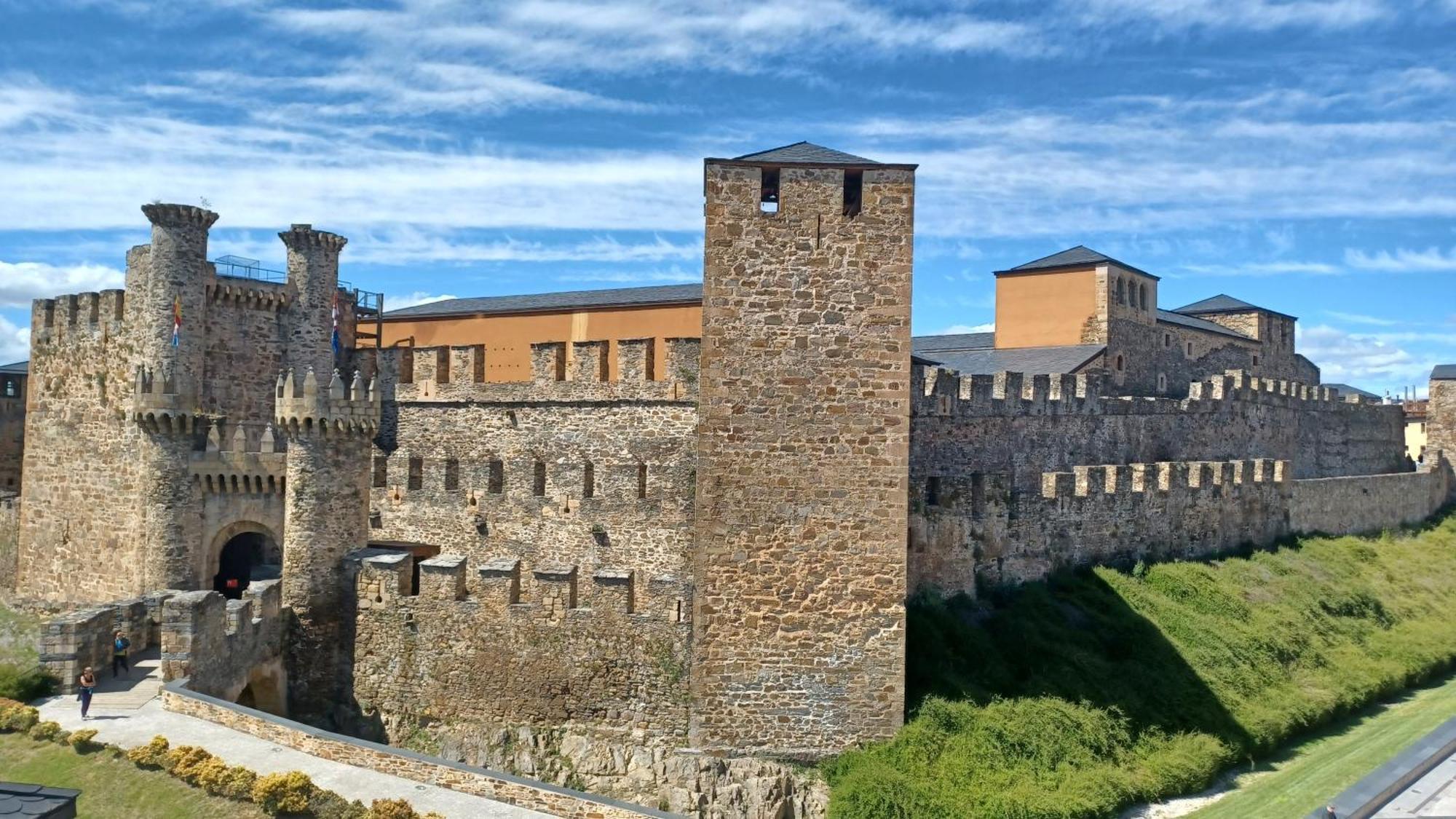 Apartamento Castillo Ponferrada. المظهر الخارجي الصورة